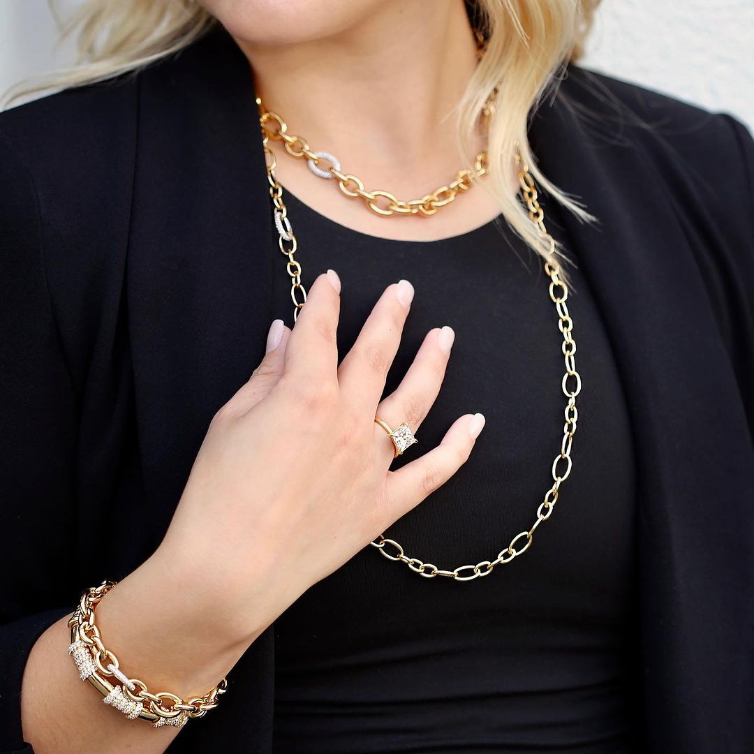 Fall in love with new Antonio Papini jewelry. These 18k gold link beauties are perfect for Autumn #kingjewelers #antoniopapinijewelry #falljewelry #18kgold #goldlink